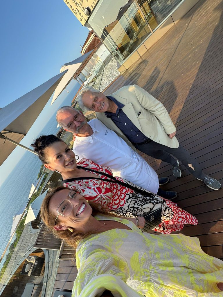 Catherine Zeta-Jones y Michael Douglas: Un Encuentro Estelar en San Sebastián