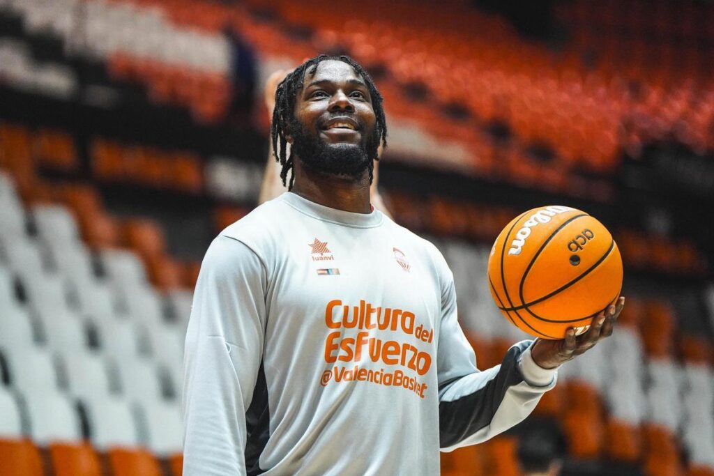 Semi Ojeleye se Une al Estrella Roja: Un Nuevo Capítulo en su Carrera