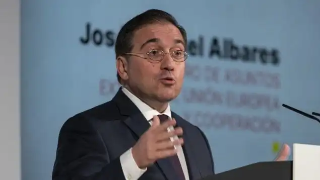 Controversia Lingüística en la Comunidad Valenciana: La Reprobación de Albares y Morant