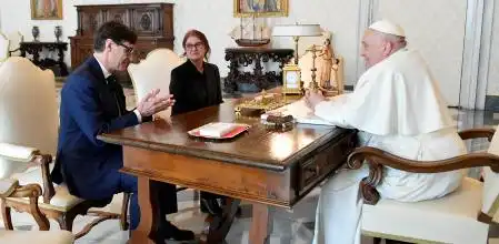 El Encuentro de Salvador Illa con el Papa: Un Momento Clave para Cataluña y la Sagrada Familia