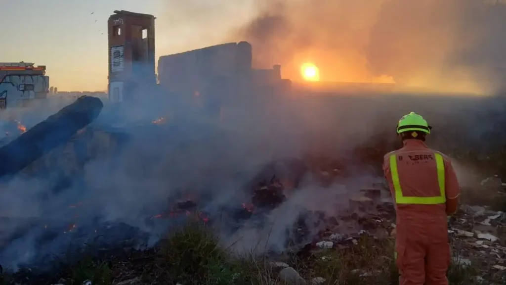 Incendio Devastador en Bonrepòs i Mirambell: Un Desafío para los Servicios de Emergencia