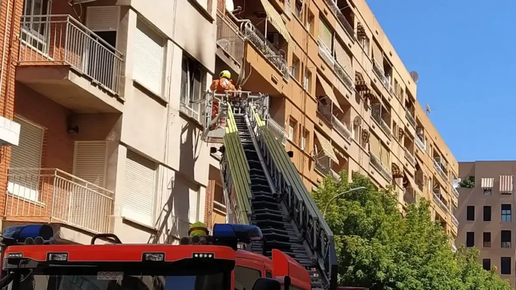 Incendio Devastador en Gandia: Un Desastre que Dejó a Varios Heridos