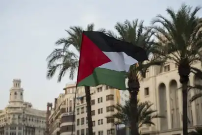 Tensión y Solidaridad en las Corts Valencianes: Un Minuto de Silencio por Palestina